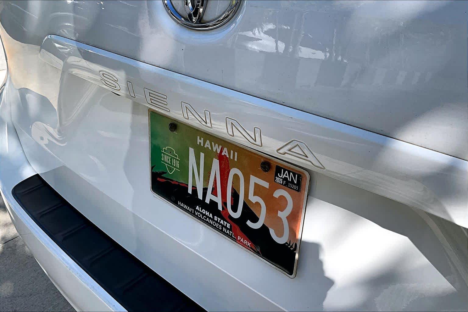 Thumbnail: 2016 Toyota Sienna - 8