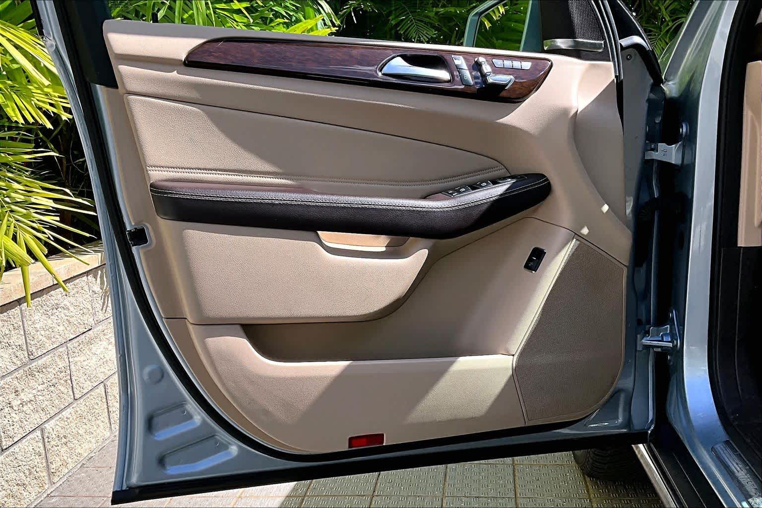 Thumbnail: 2017 Mercedes-Benz GLE - 28