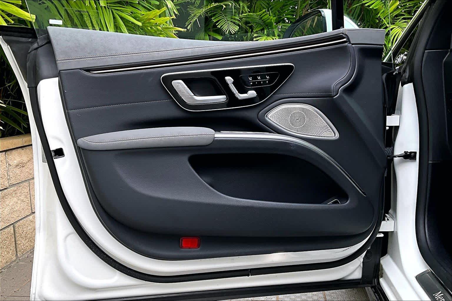 Thumbnail: 2022 Mercedes-Benz EQS - 28