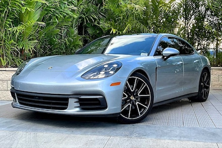 2018 Porsche Panamera 4 Sedan