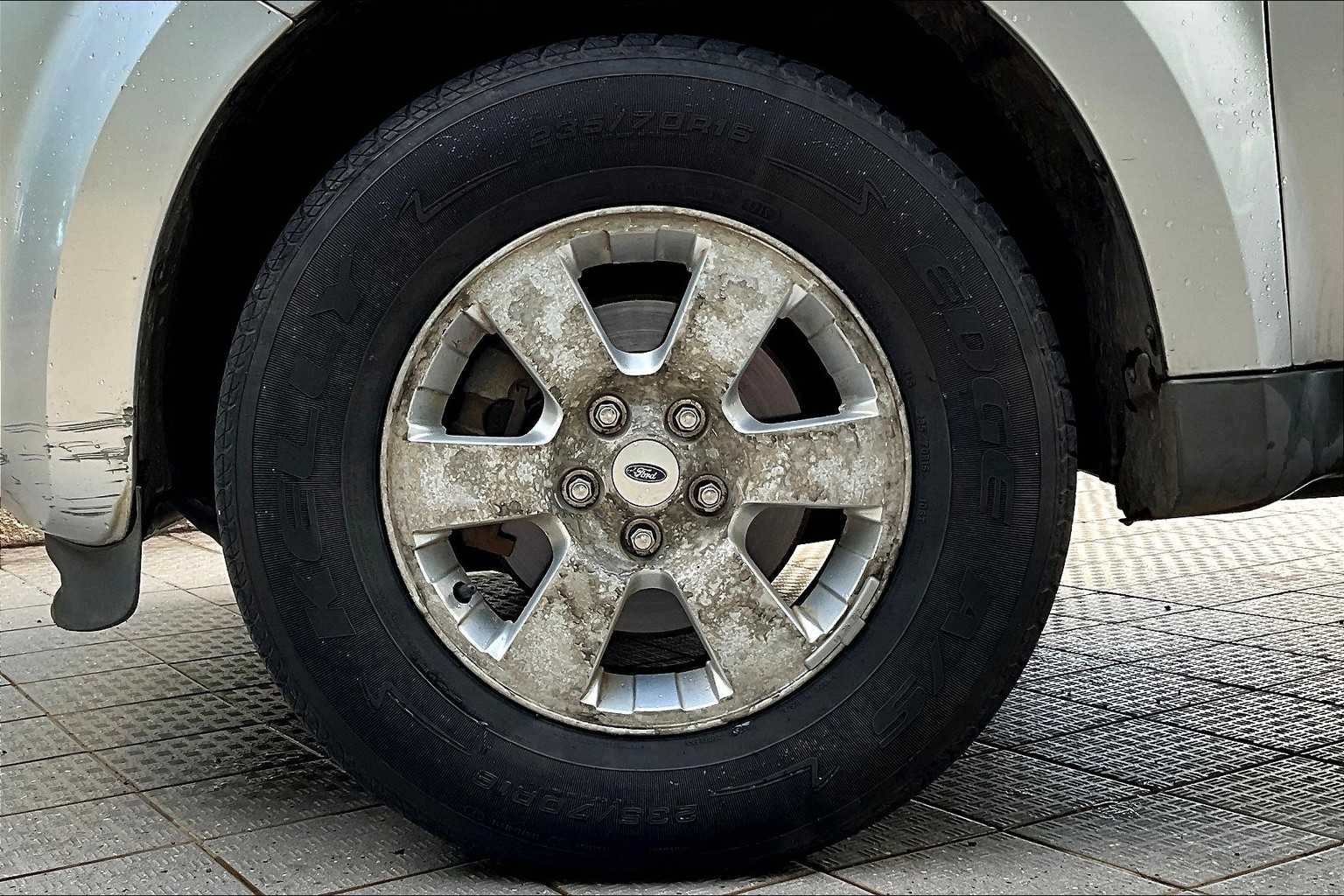 Thumbnail: 2010 Ford Escape - 9