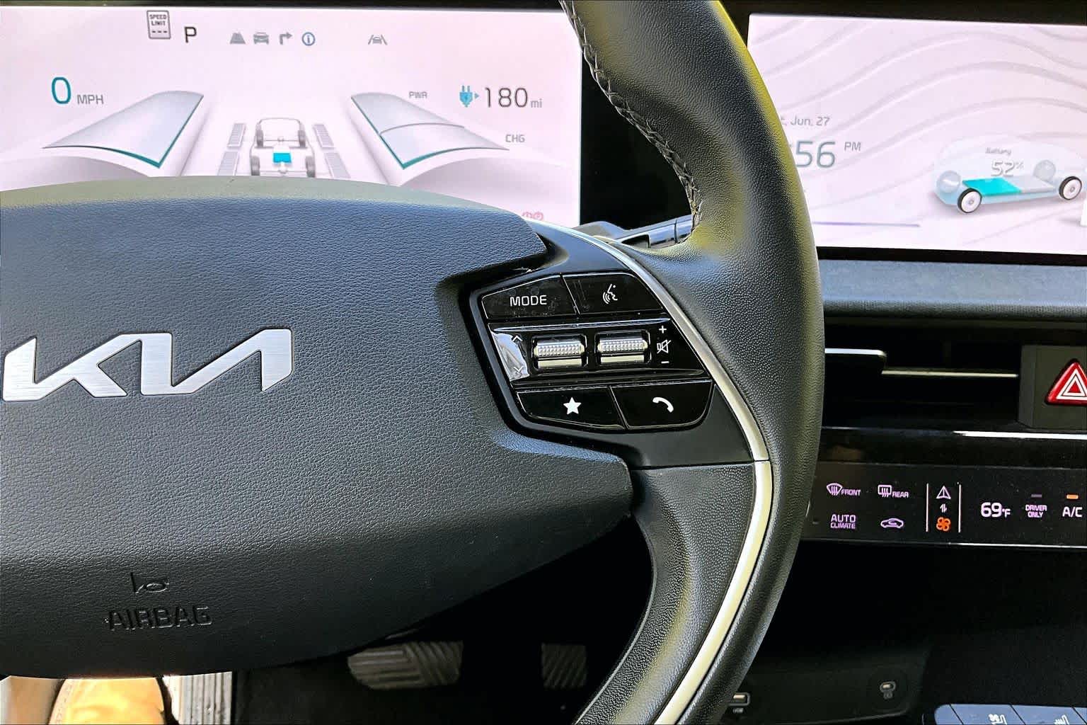 Thumbnail: 2022 Kia EV6 - 26