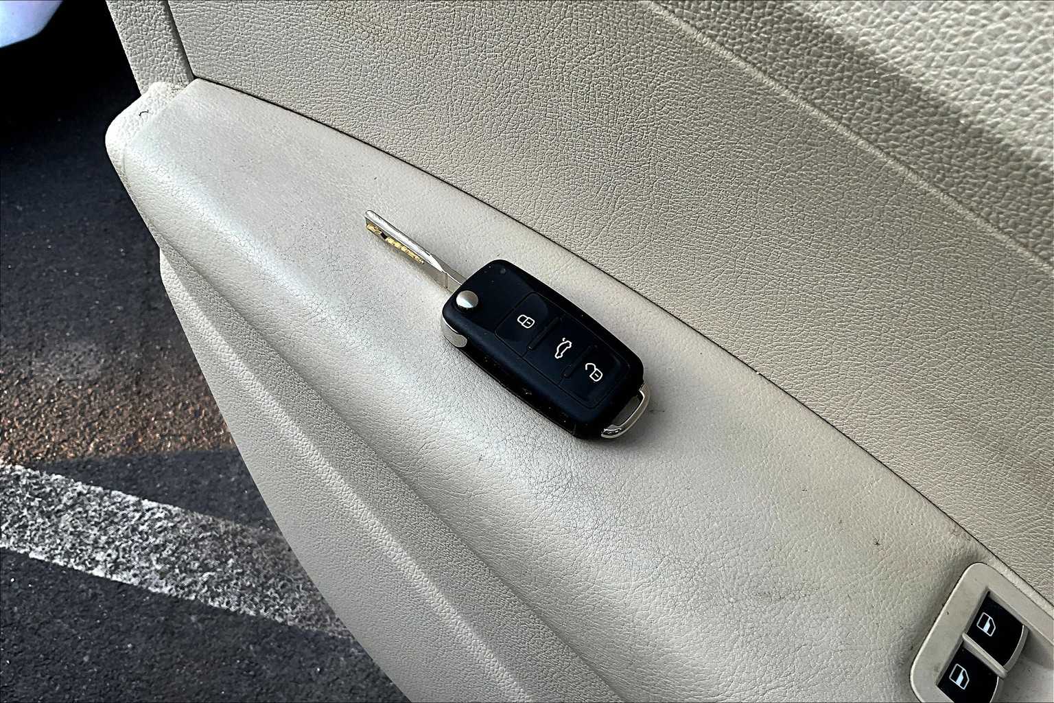 Thumbnail: 2017 Volkswagen Passat - 16