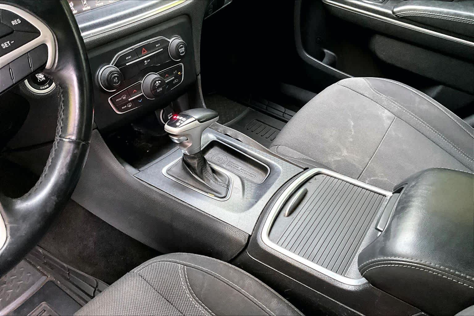 Thumbnail: 2016 Dodge Charger - 17