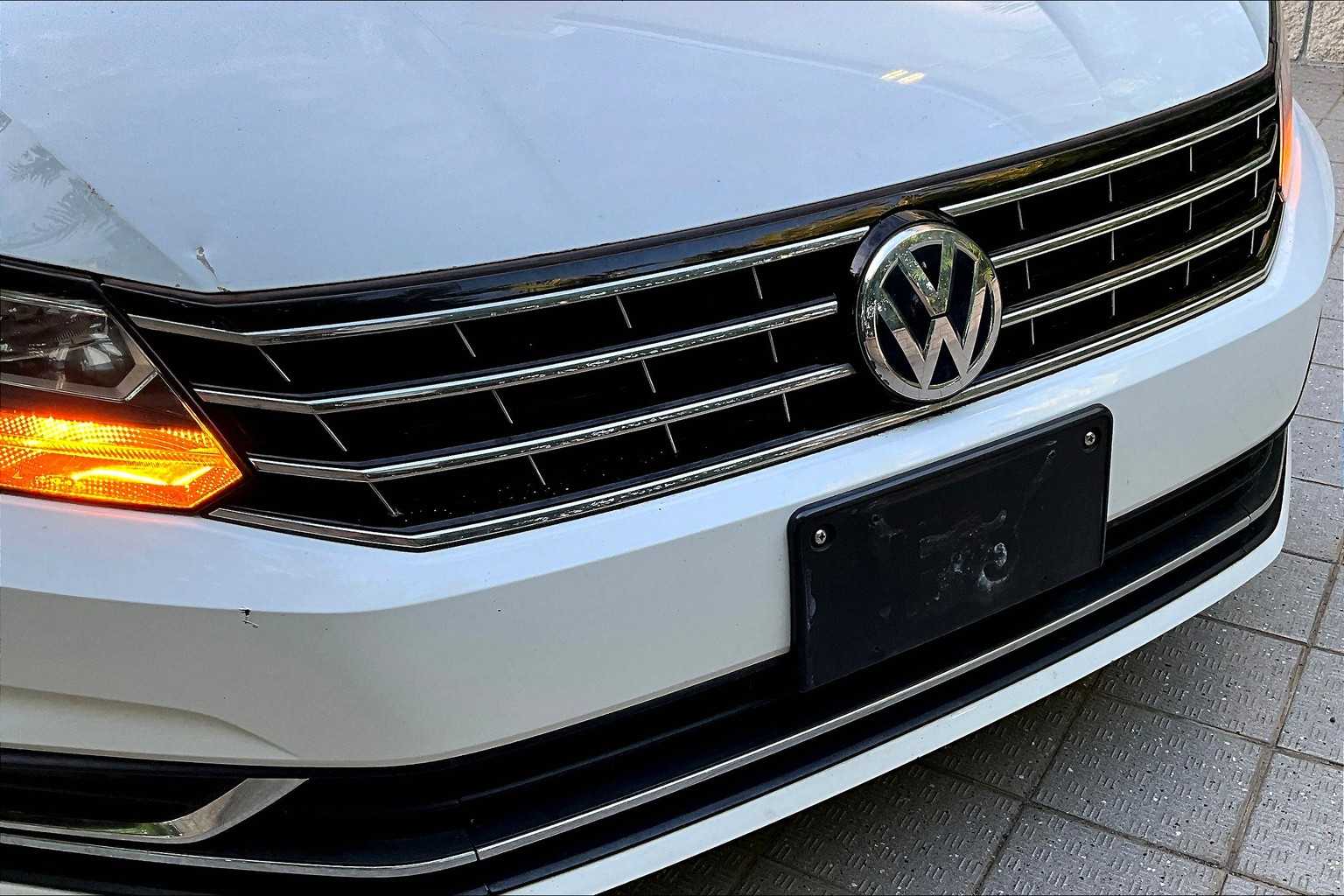 Thumbnail: 2017 Volkswagen Passat - 30