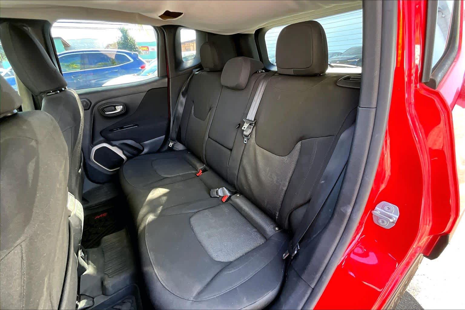 Thumbnail: 2015 Jeep Renegade - 30