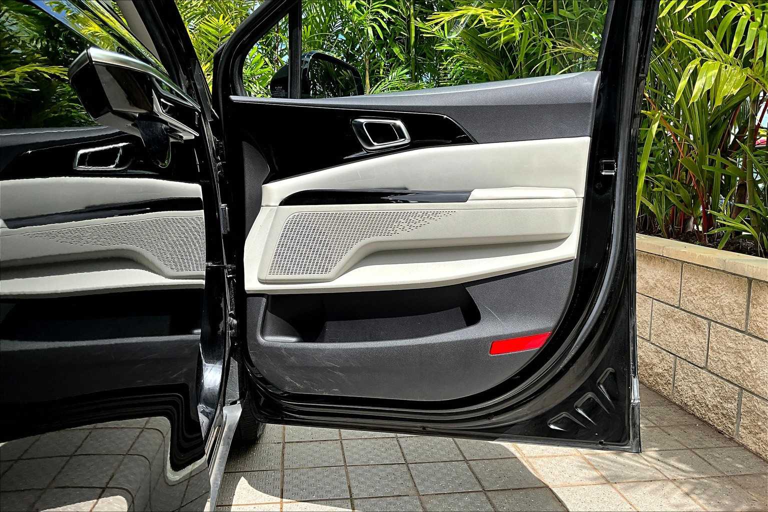 Thumbnail: 2023 Kia Carnival - 28