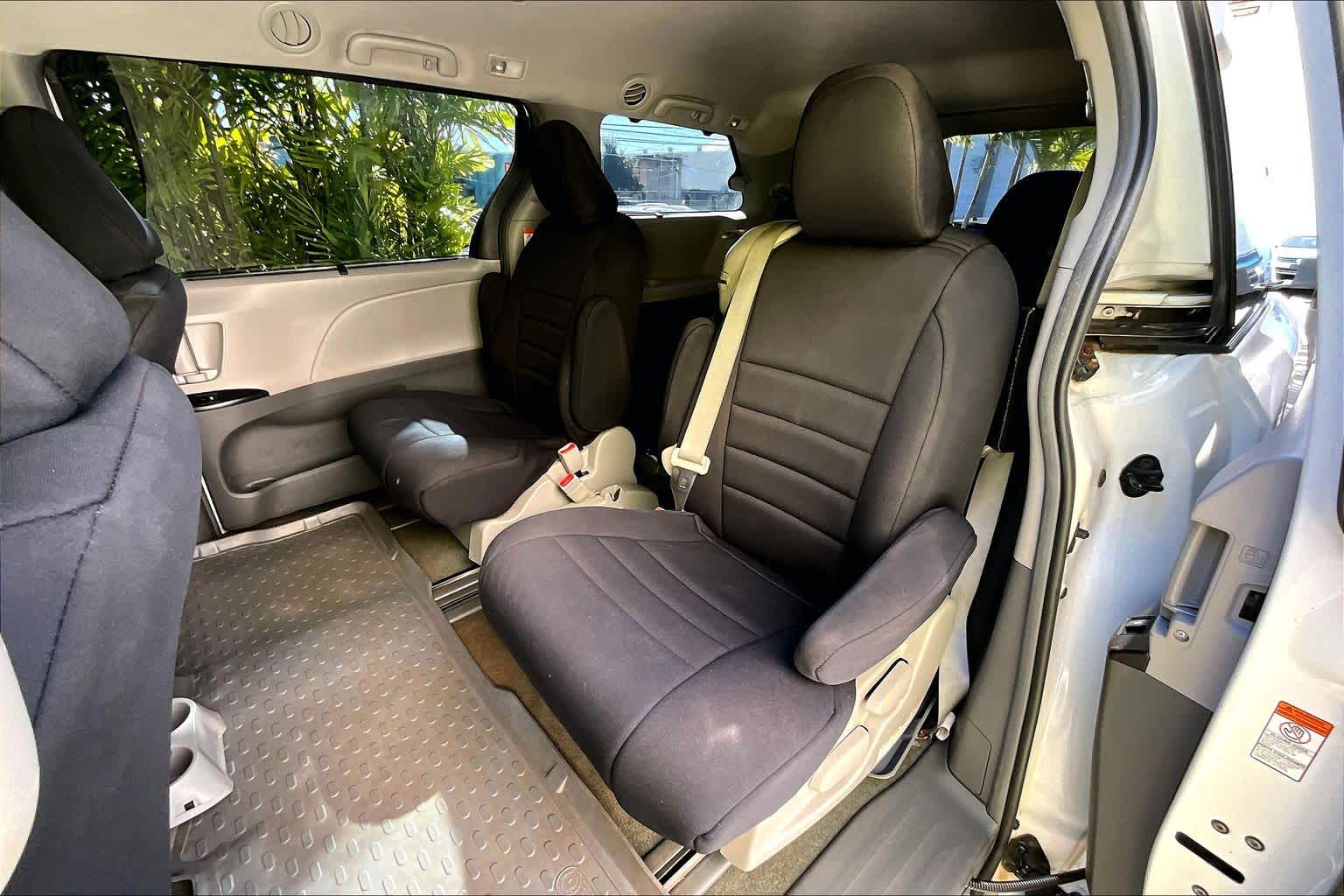 Thumbnail: 2016 Toyota Sienna - 30