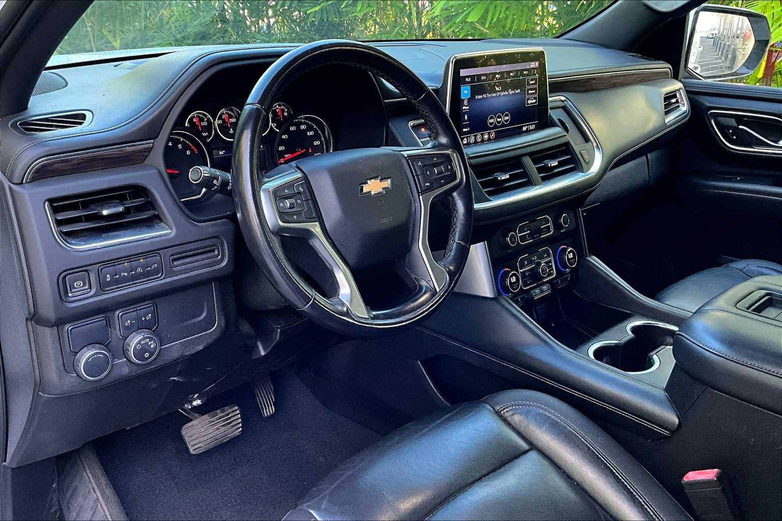 2021 Chevrolet Suburban LT photo 2