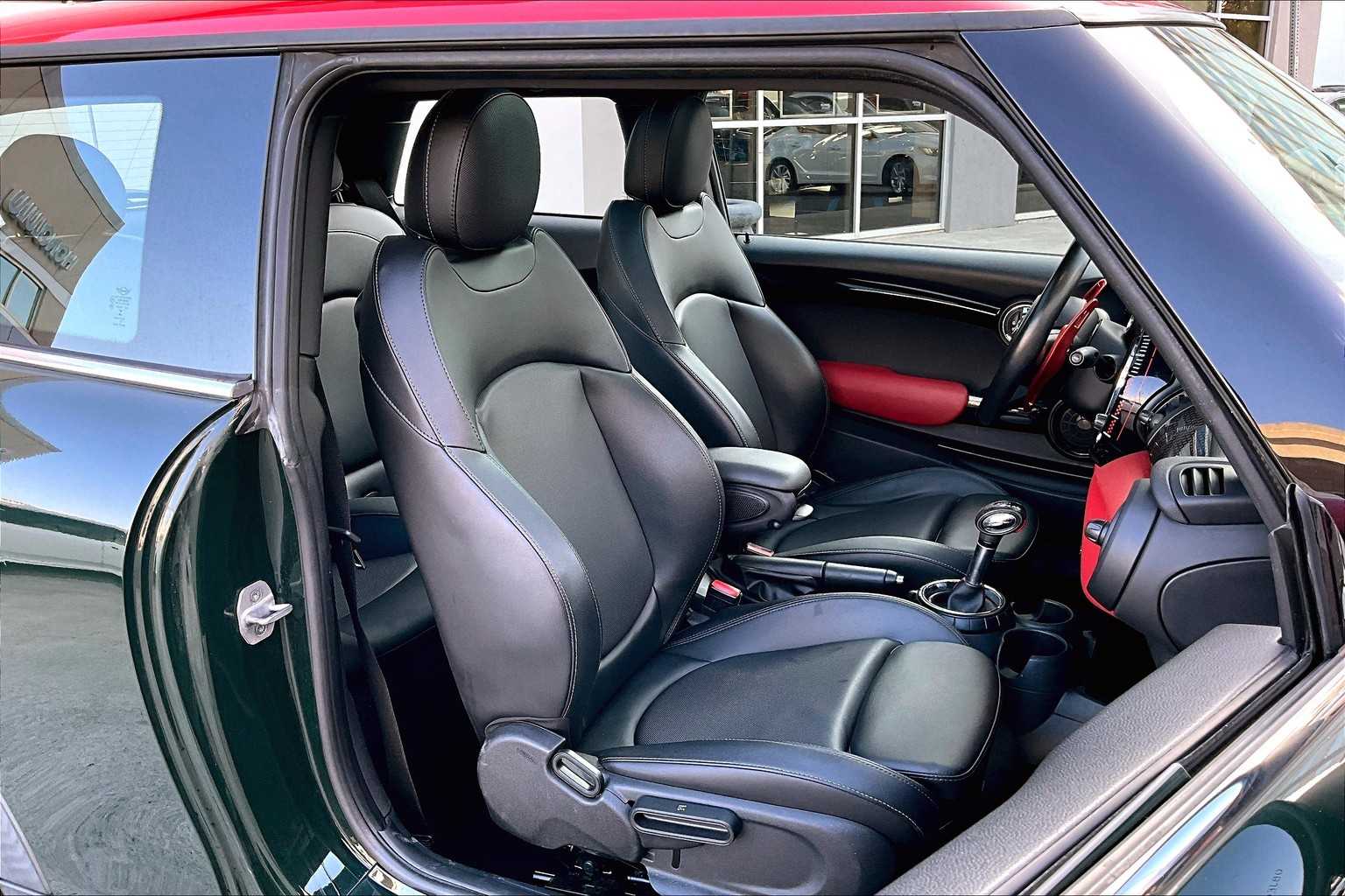 Thumbnail: 2017 MINI Cooper Hardtop - 13
