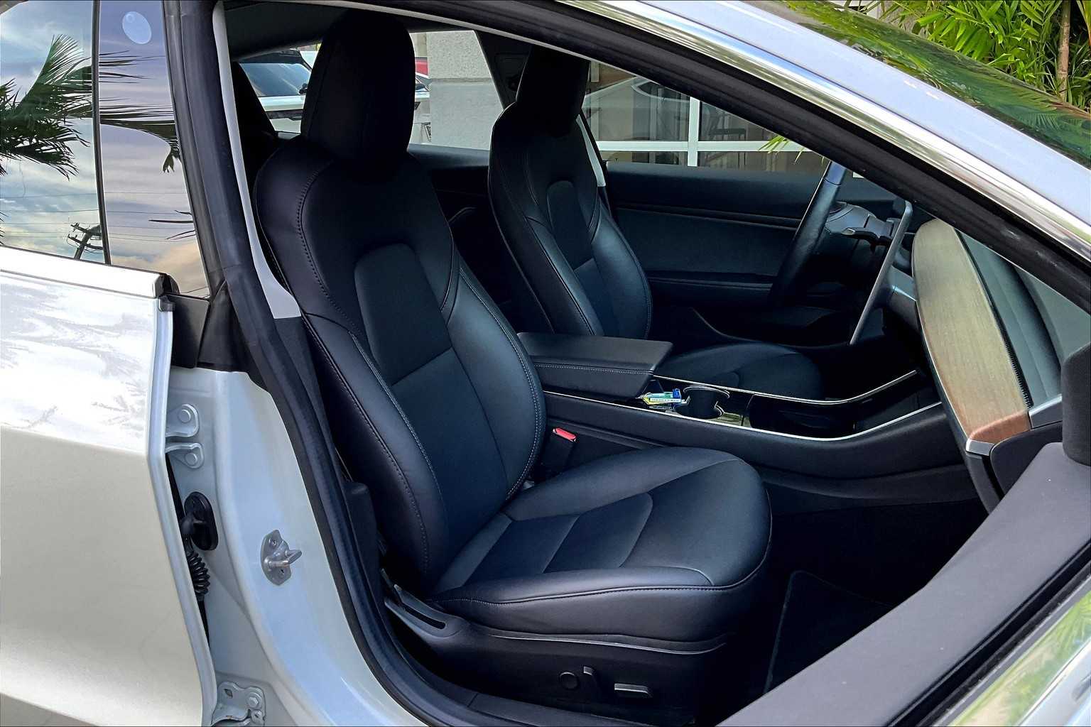 Thumbnail: 2018 Tesla Model 3 - 13