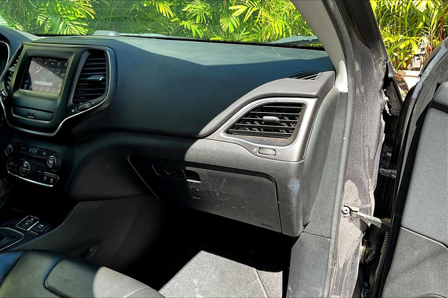 Thumbnail: 2019 Jeep Cherokee - 24