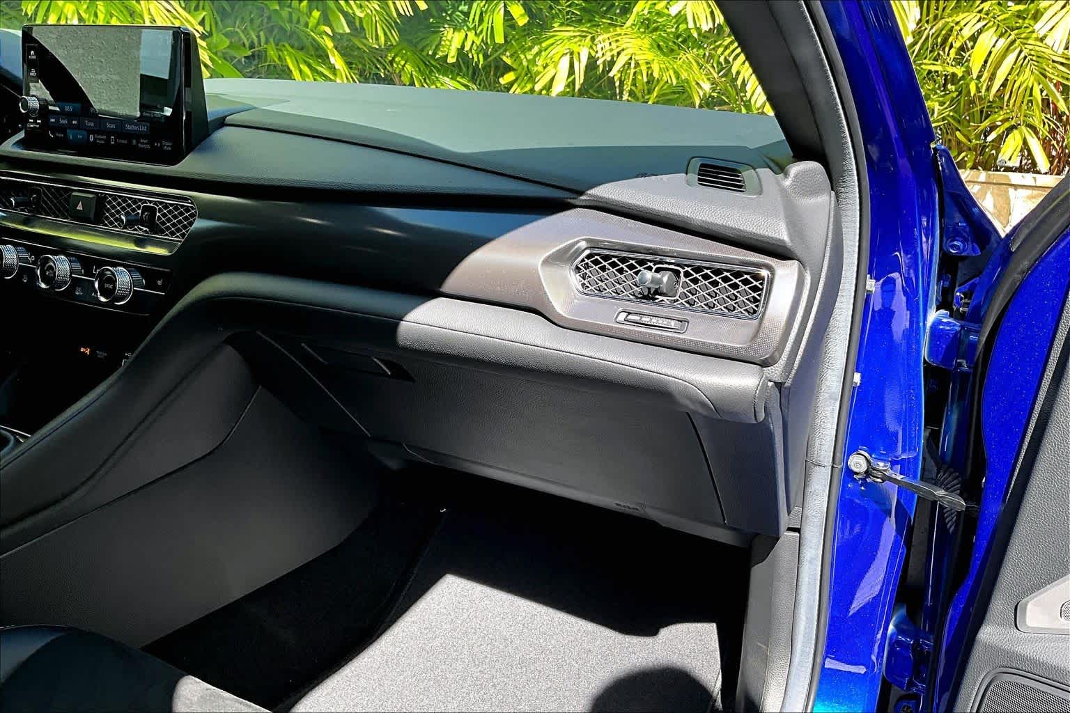 Thumbnail: 2025 Acura Integra - 24