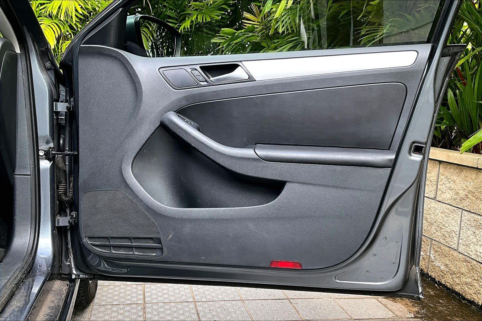 Thumbnail: 2013 Volkswagen Jetta - 29