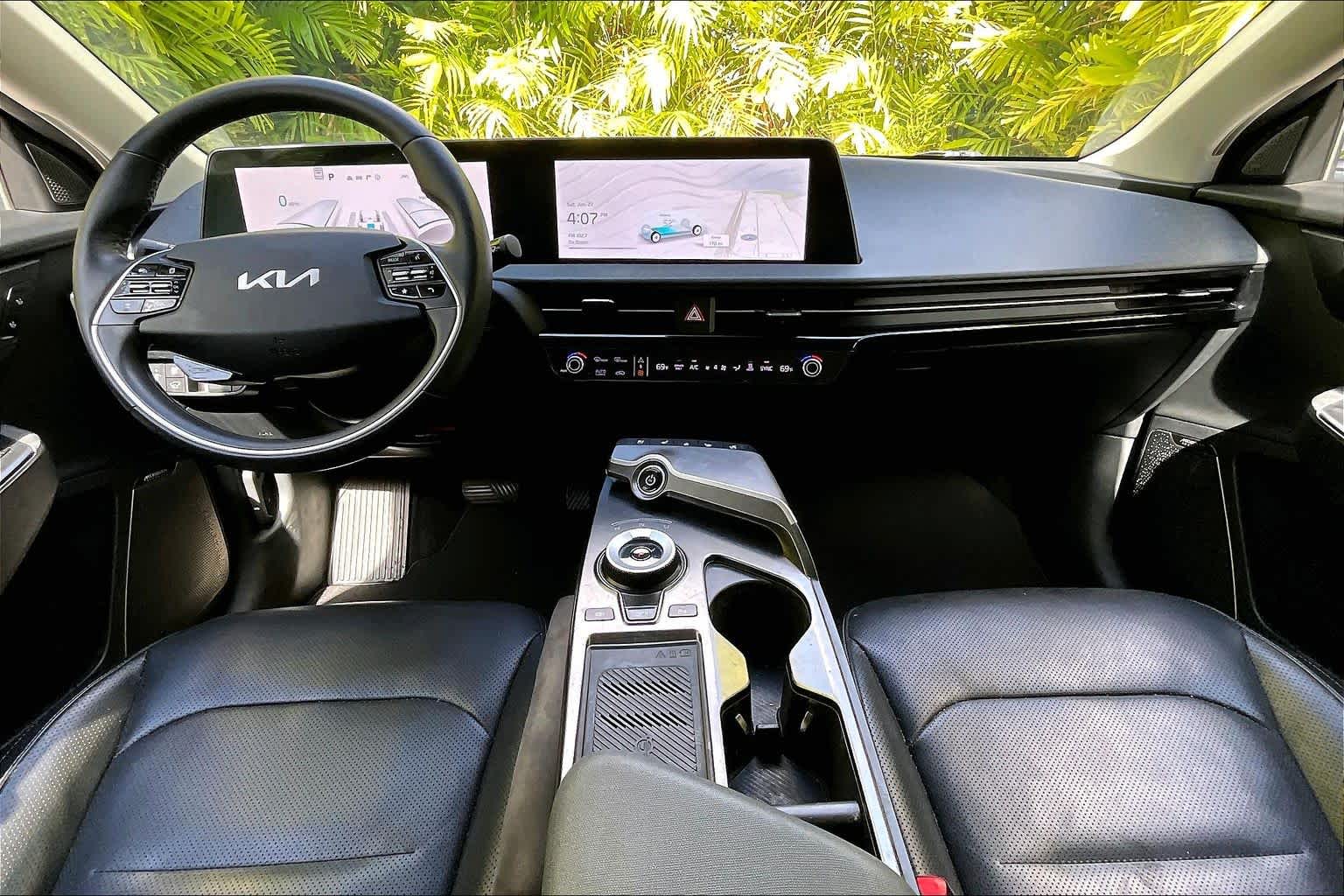 Thumbnail: 2022 Kia EV6 - 11