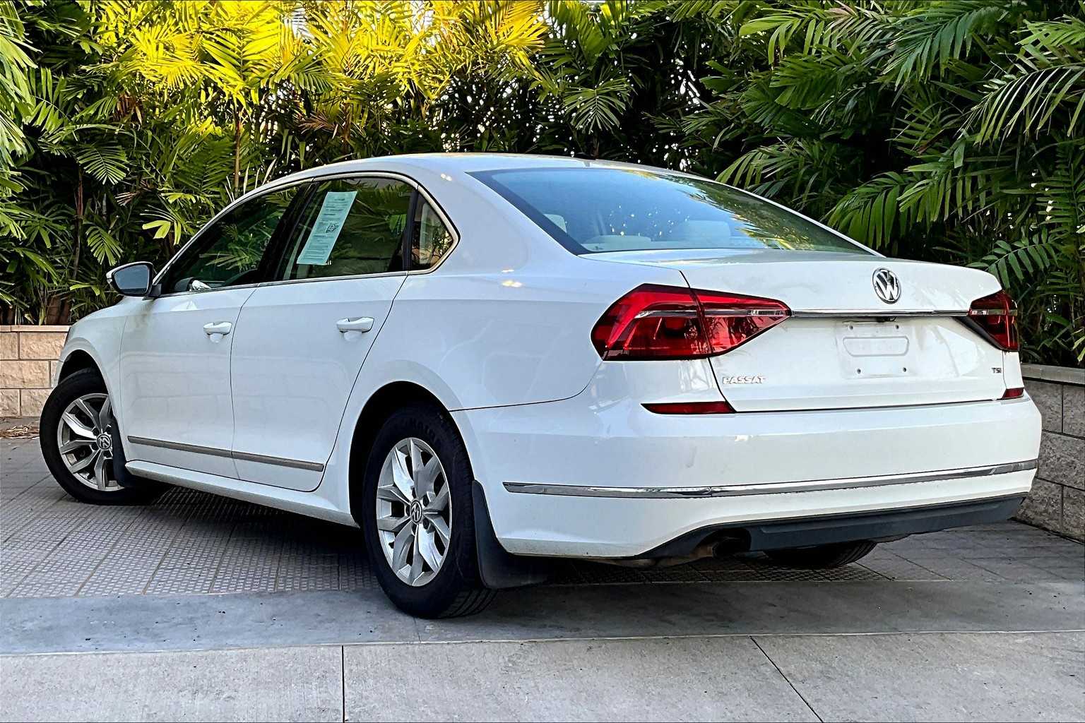 Thumbnail: 2017 Volkswagen Passat - 5