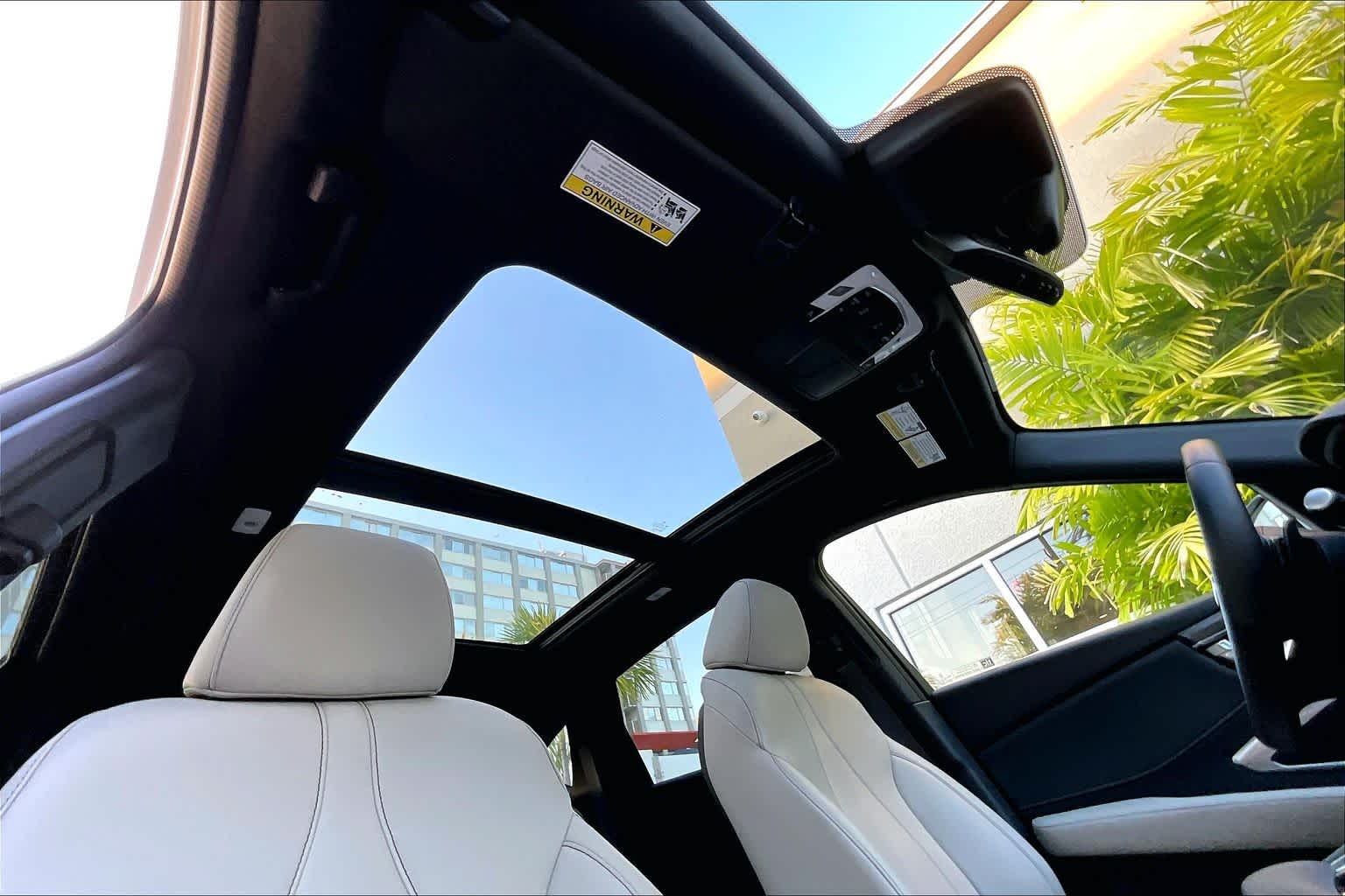 Thumbnail: 2025 Acura RDX - 30