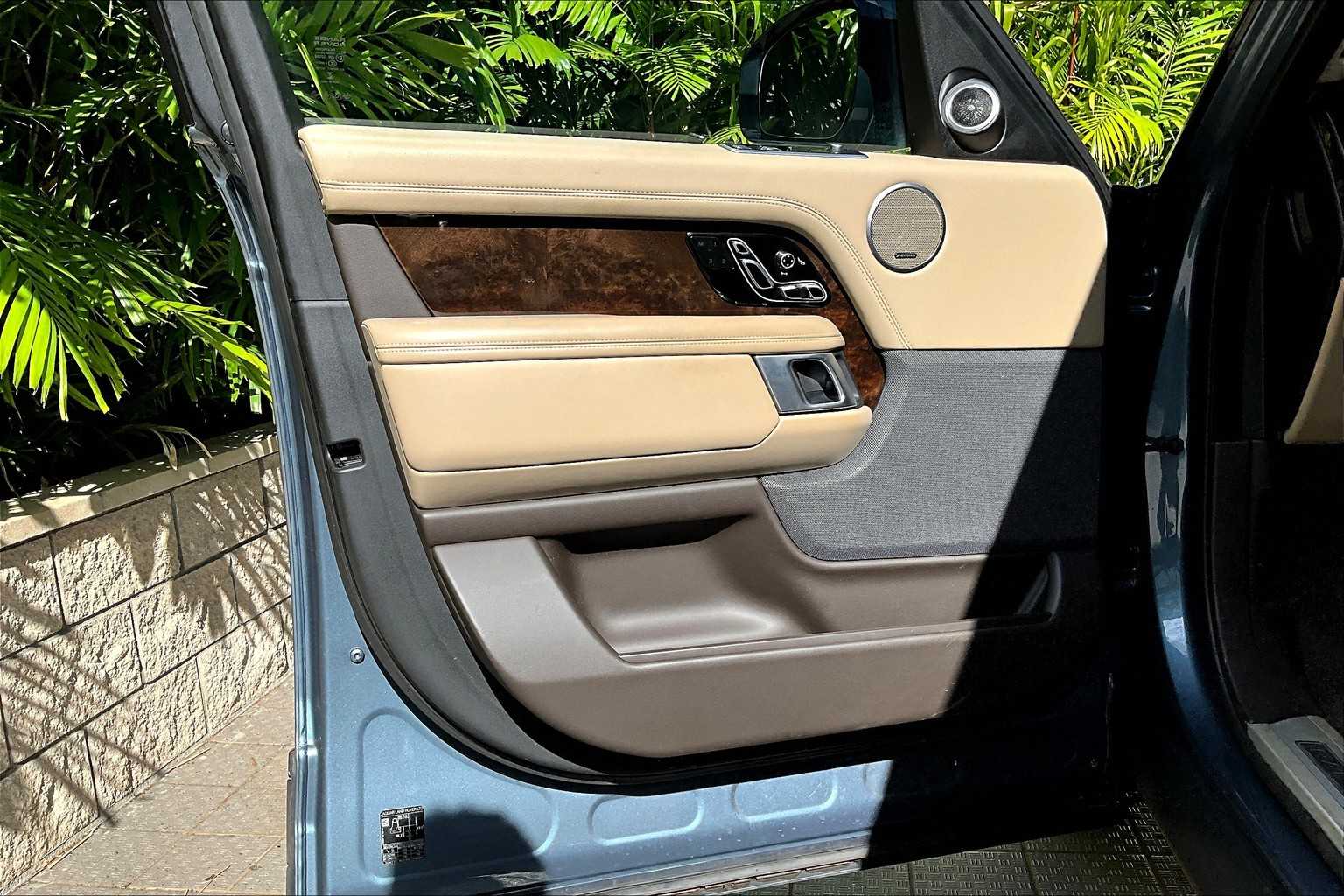 Thumbnail: 2021 Land Rover Range Rover - 28