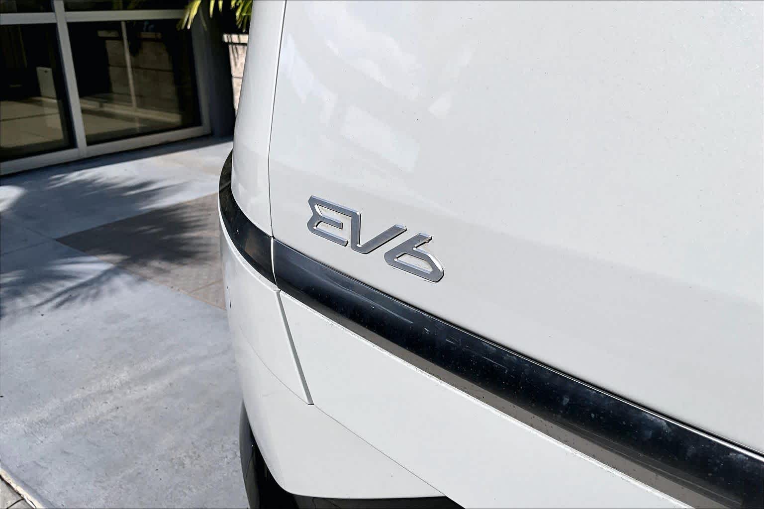 Thumbnail: 2022 Kia EV6 - 8