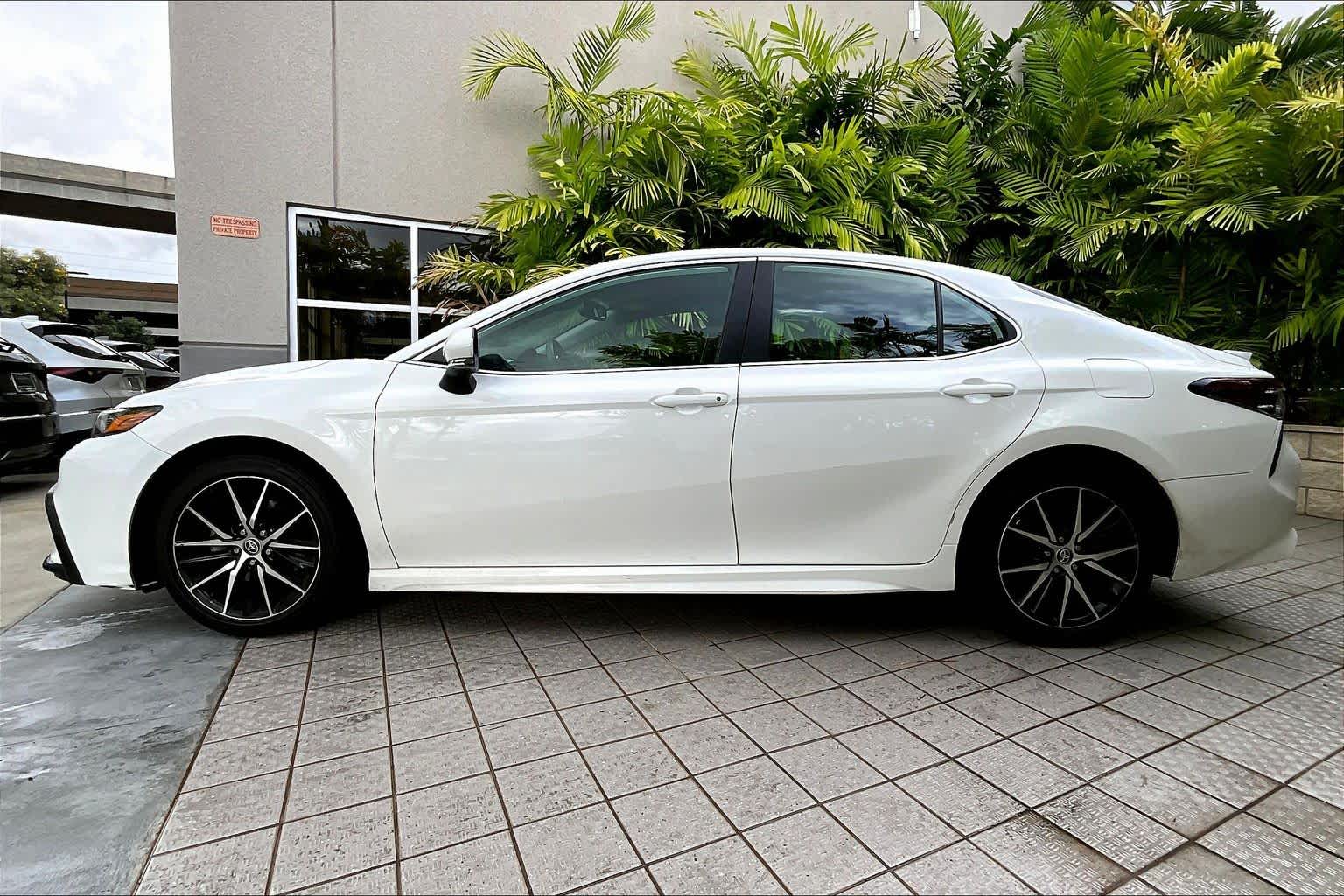 Thumbnail: 2022 Toyota Camry - 4