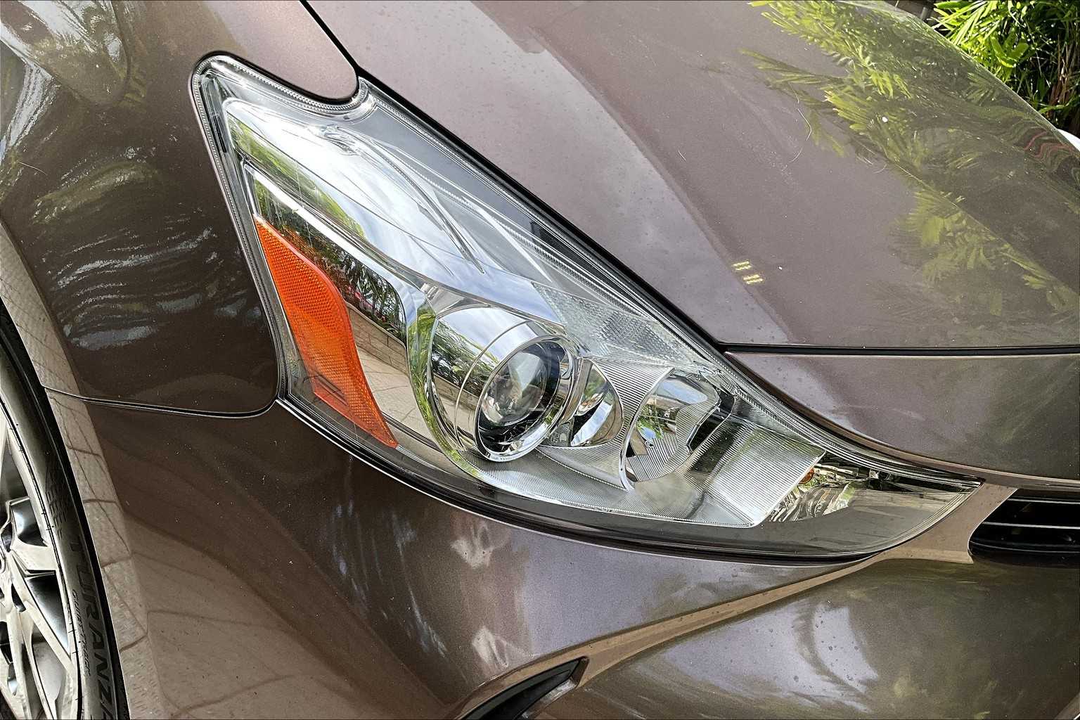 Thumbnail: 2017 Toyota Prius v - 31