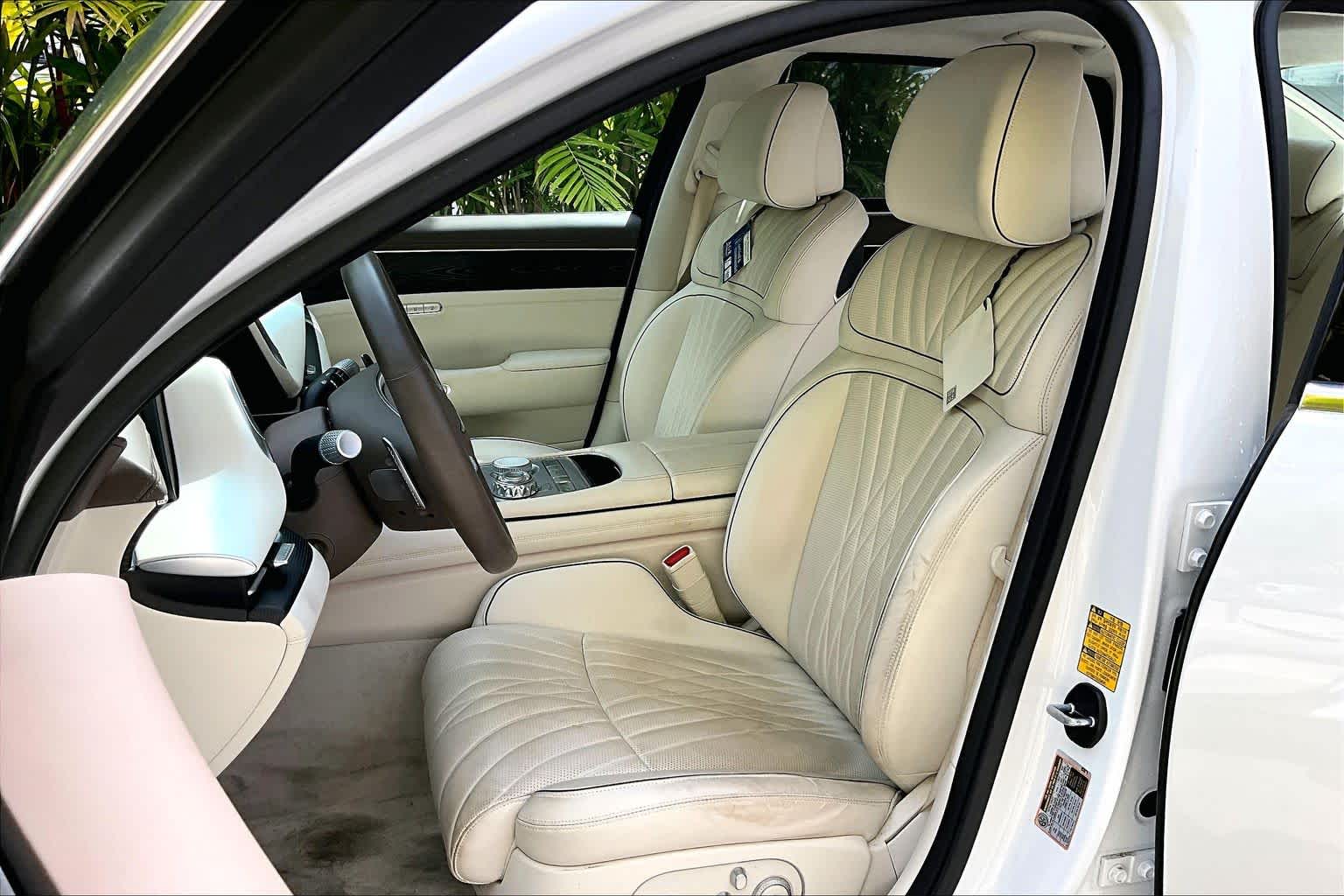 Thumbnail: 2023 Genesis G90 - 12