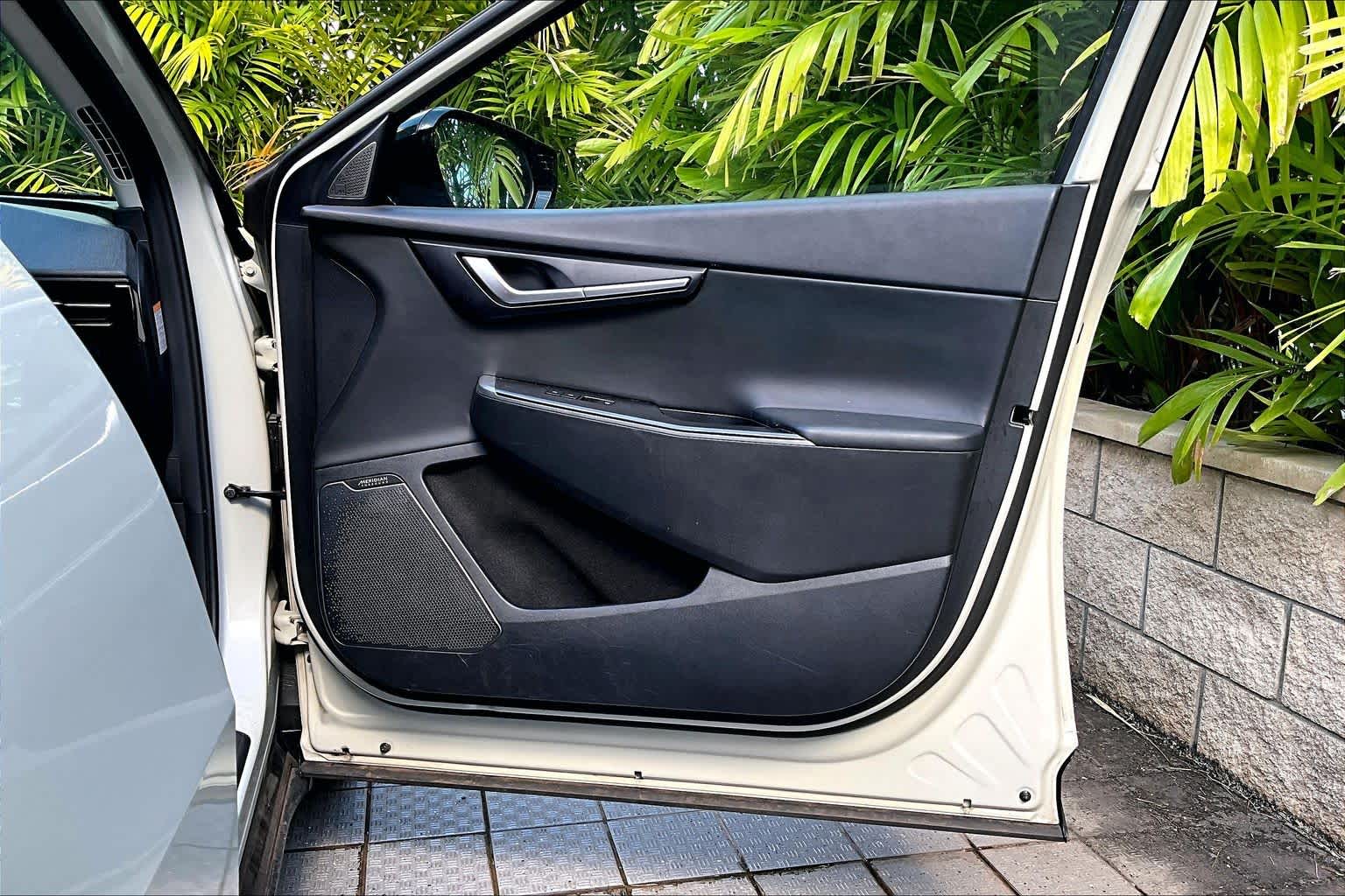 Thumbnail: 2022 Kia EV6 - 29