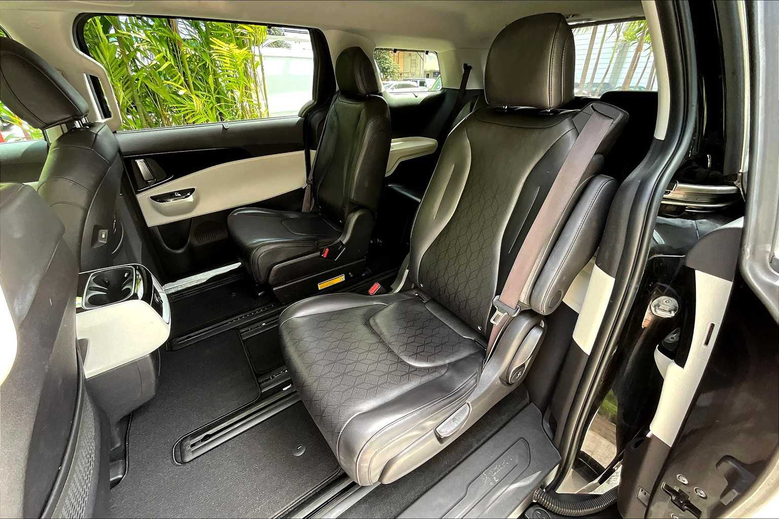 Thumbnail: 2023 Kia Carnival - 29