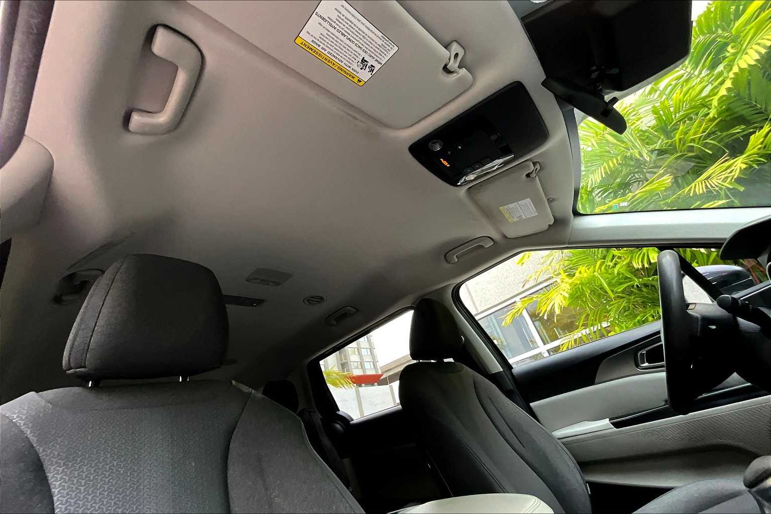 Thumbnail: 2022 Kia Carnival - 31