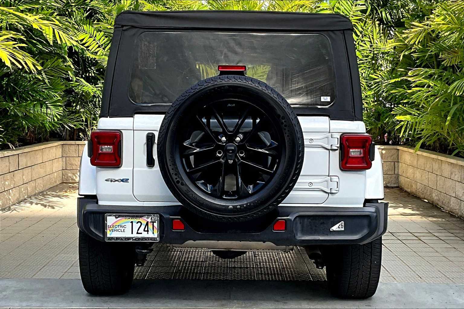Thumbnail: 2021 Jeep Wrangler - 6