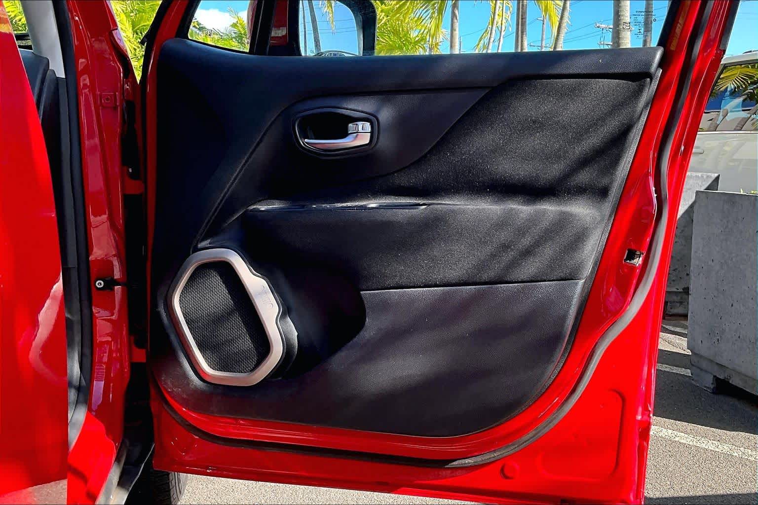 Thumbnail: 2015 Jeep Renegade - 29