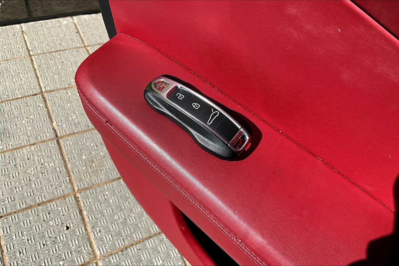 Thumbnail: 2020 Porsche Panamera - 20