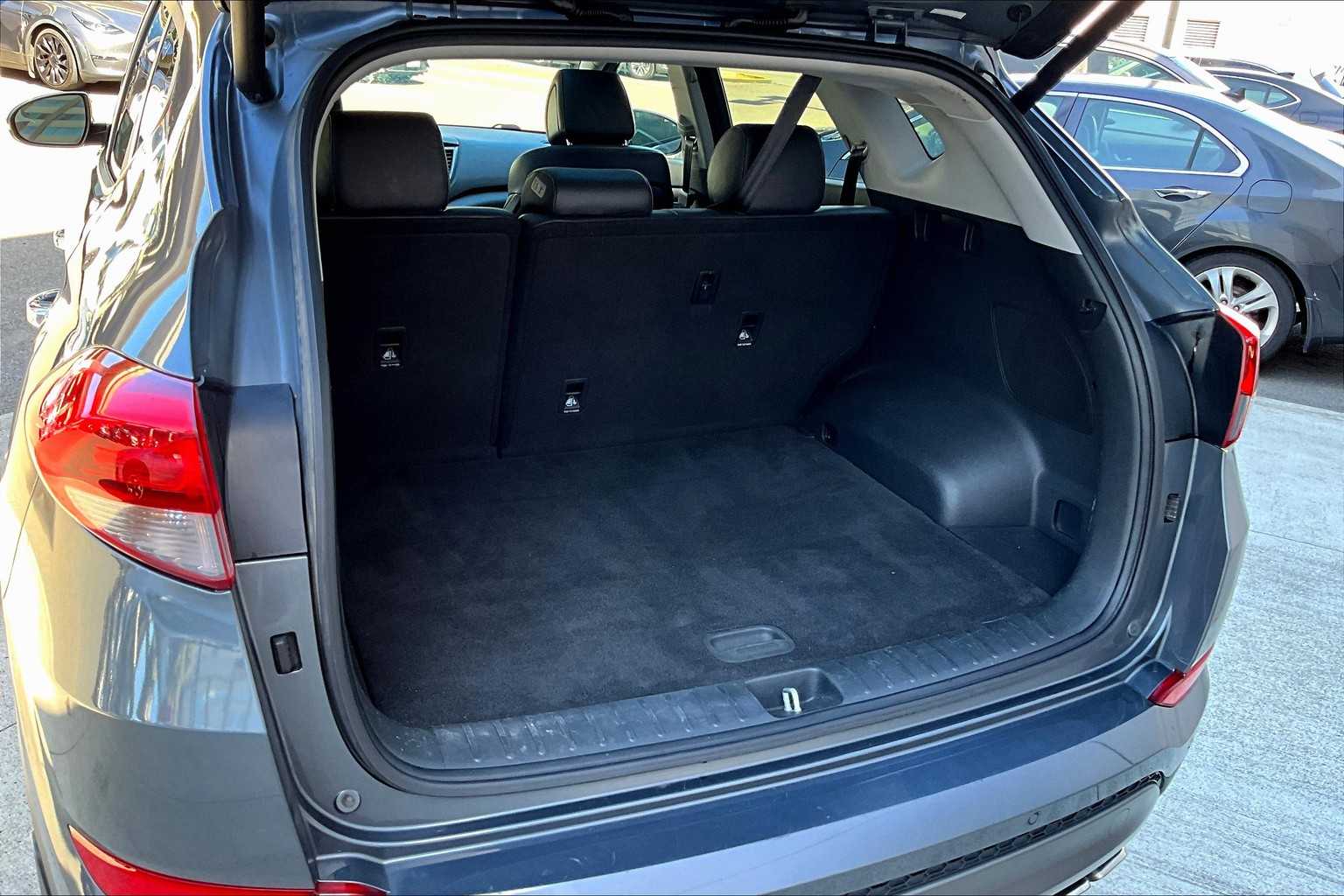 Thumbnail: 2016 Hyundai Tucson - 18