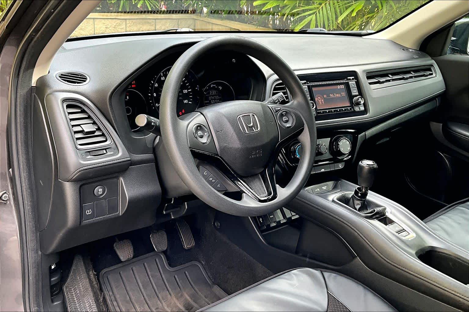 2016 Honda HR-V LX photo 2