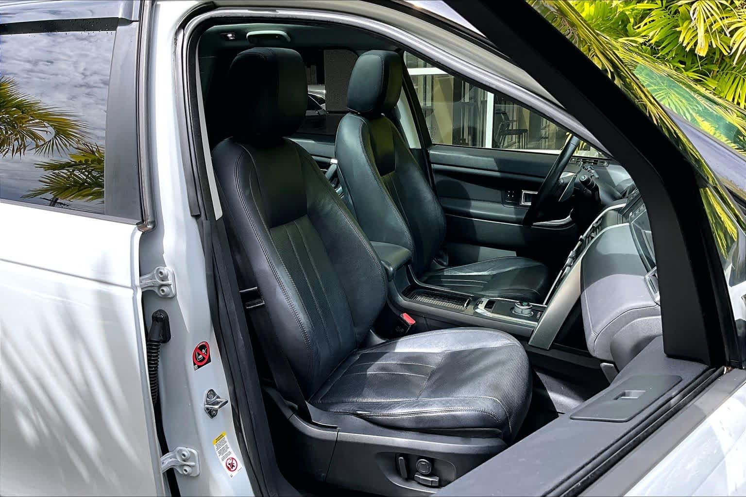 Thumbnail: 2015 Land Rover Discovery Sport - 14