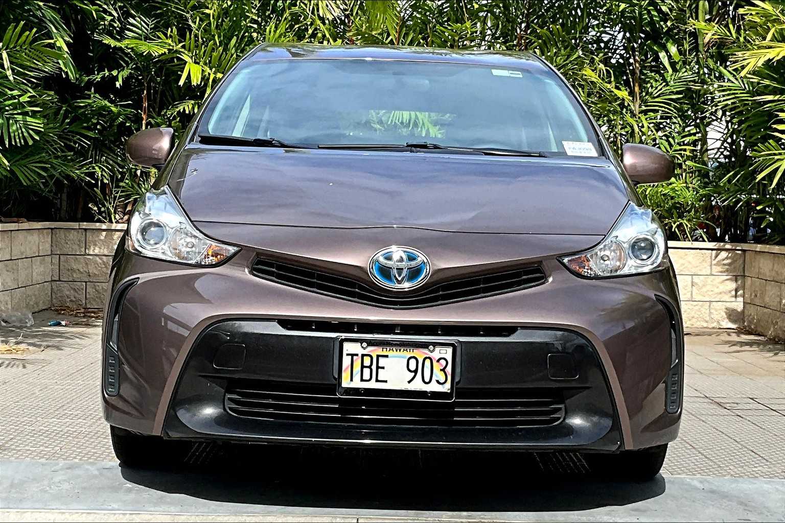Thumbnail: 2017 Toyota Prius v - 6