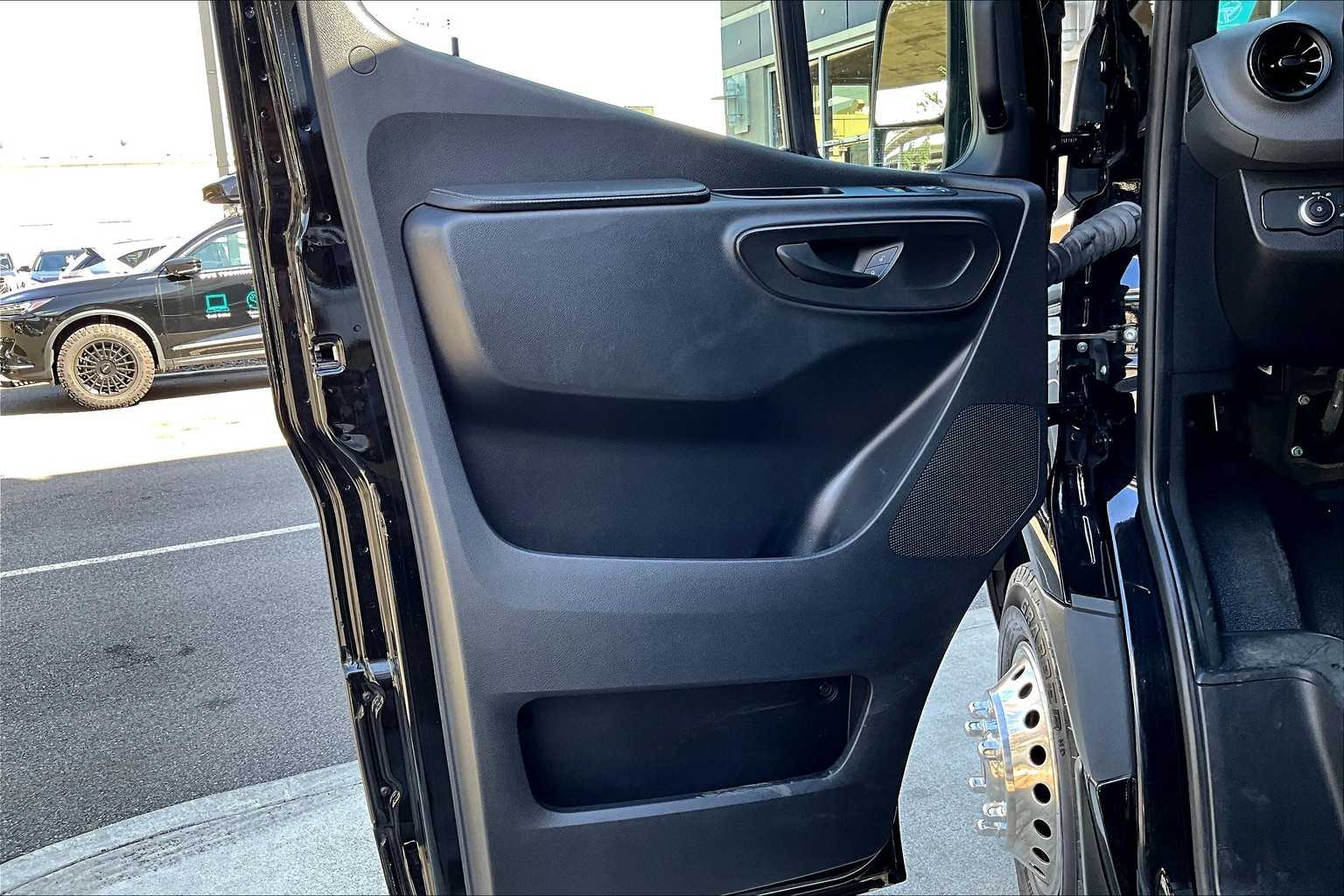 Thumbnail: 2022 Mercedes-Benz Sprinter - 28