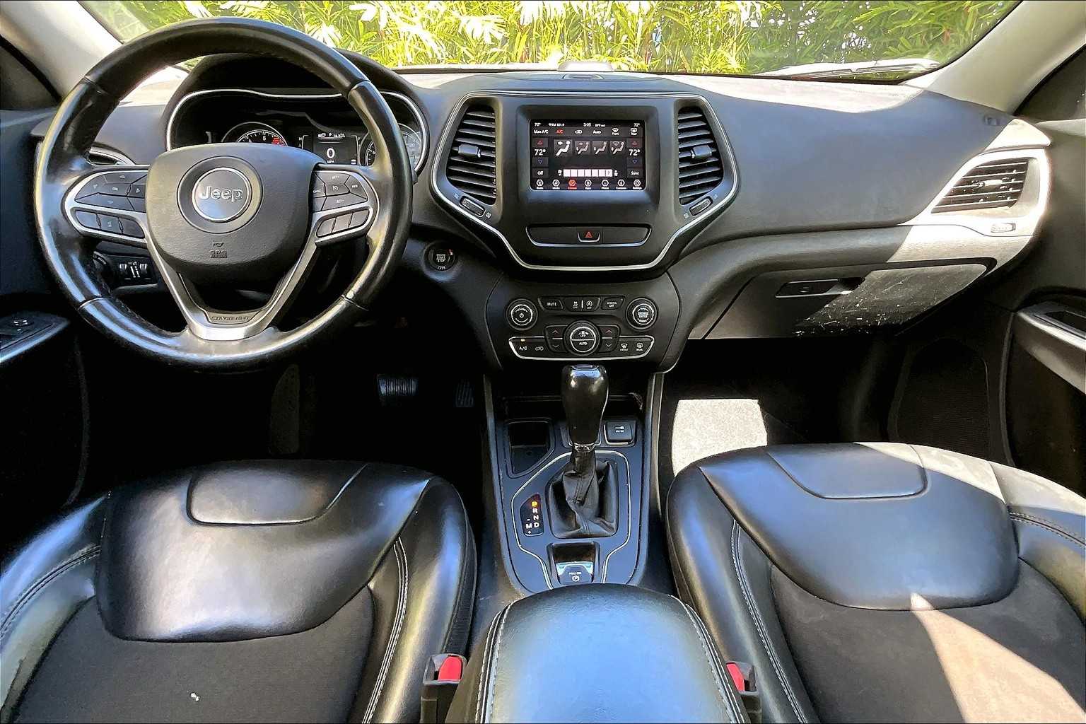 Thumbnail: 2019 Jeep Cherokee - 11