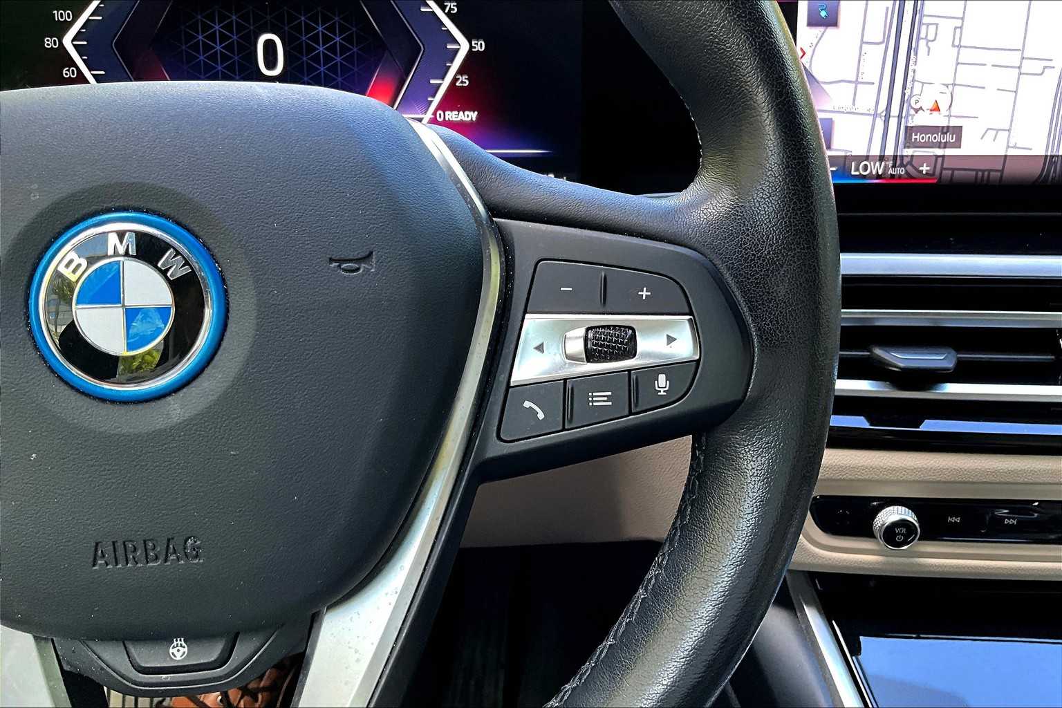 Thumbnail: 2022 BMW i4 - 26