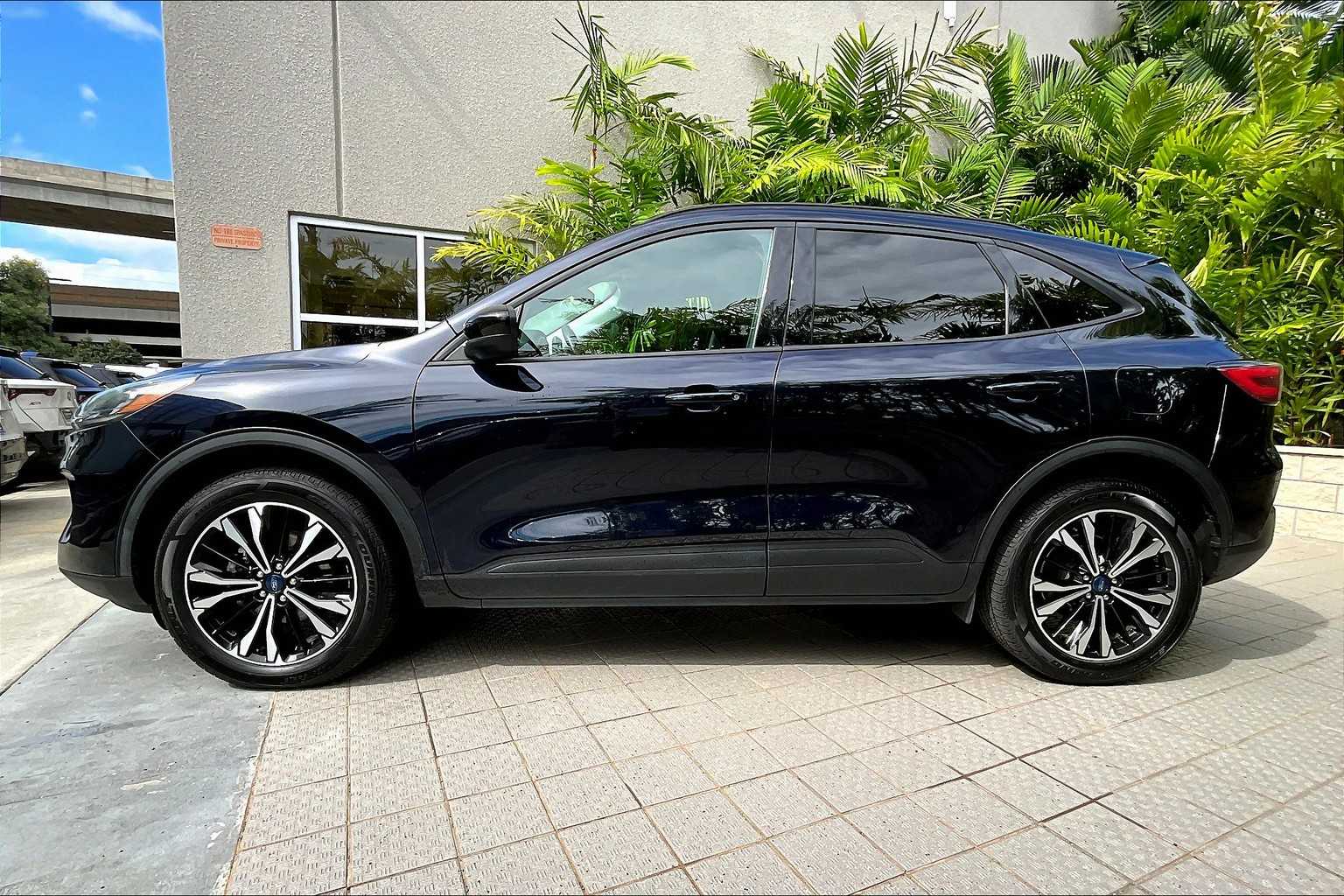 Thumbnail: 2021 Ford Escape - 4