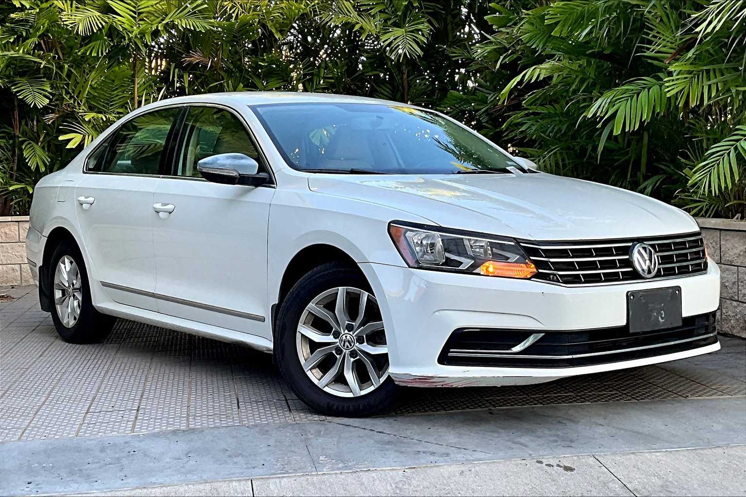 Thumbnail: 2017 Volkswagen Passat - 18