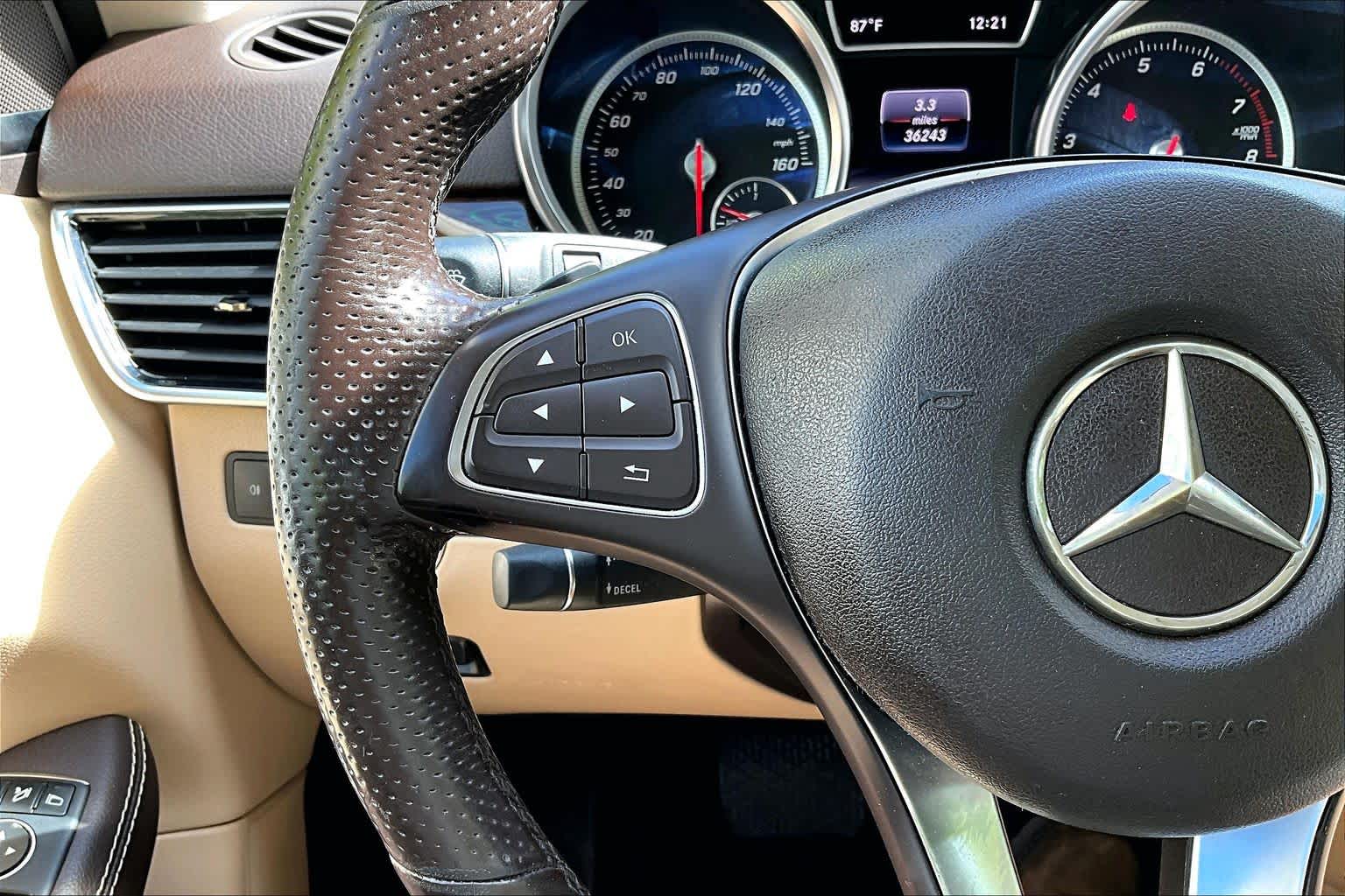 Thumbnail: 2017 Mercedes-Benz GLE - 25