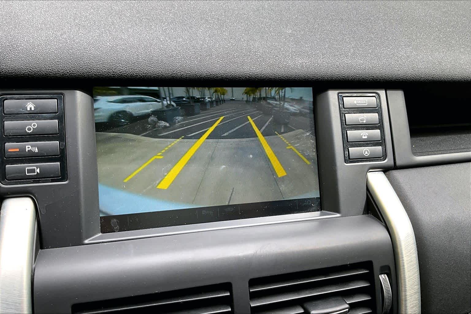 Thumbnail: 2015 Land Rover Discovery Sport - 27