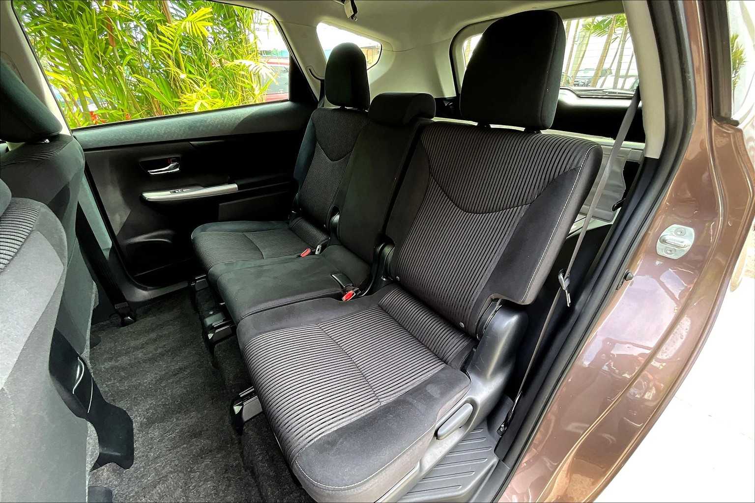 Thumbnail: 2017 Toyota Prius v - 29