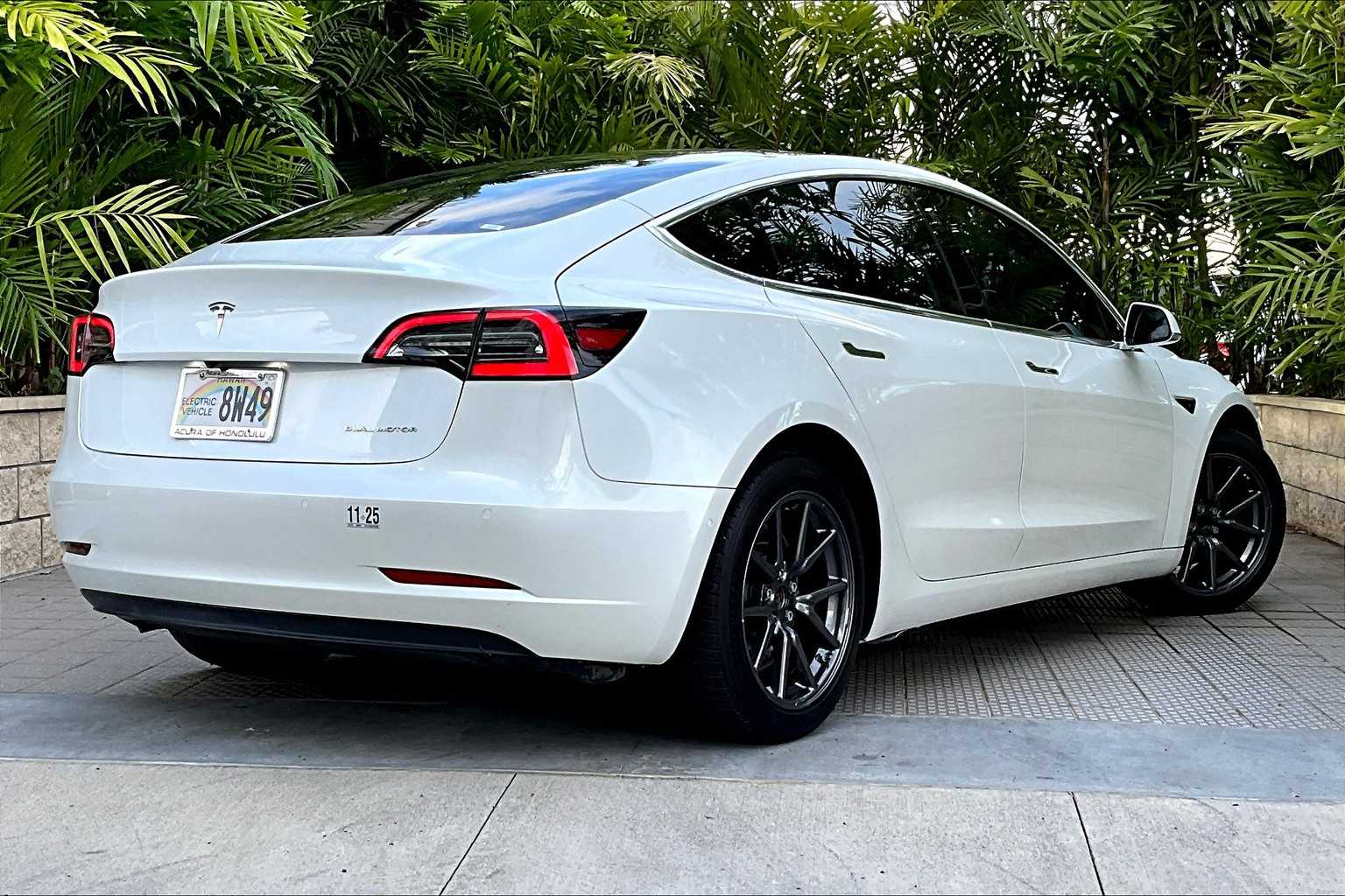 Thumbnail: 2018 Tesla Model 3 - 22