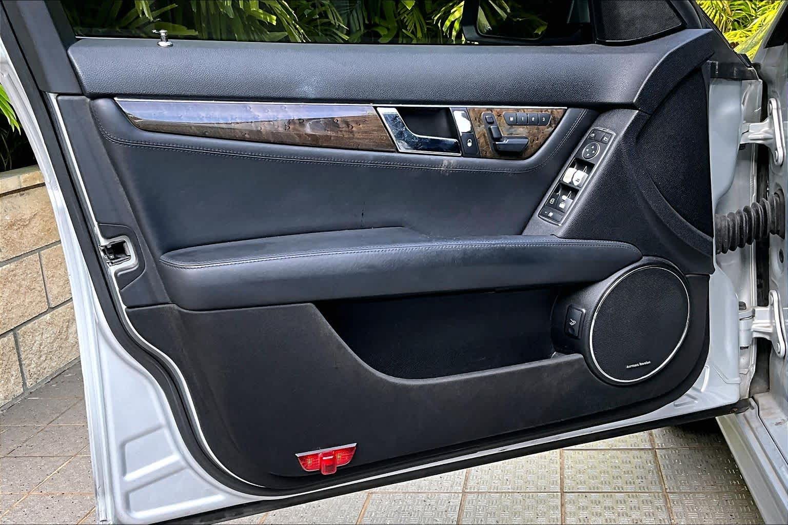 Thumbnail: 2009 Mercedes-Benz C-Class - 28