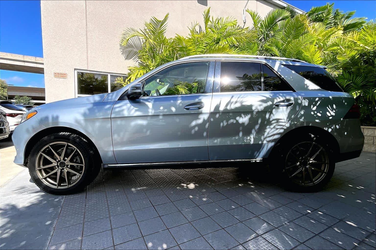 Thumbnail: 2017 Mercedes-Benz GLE - 4