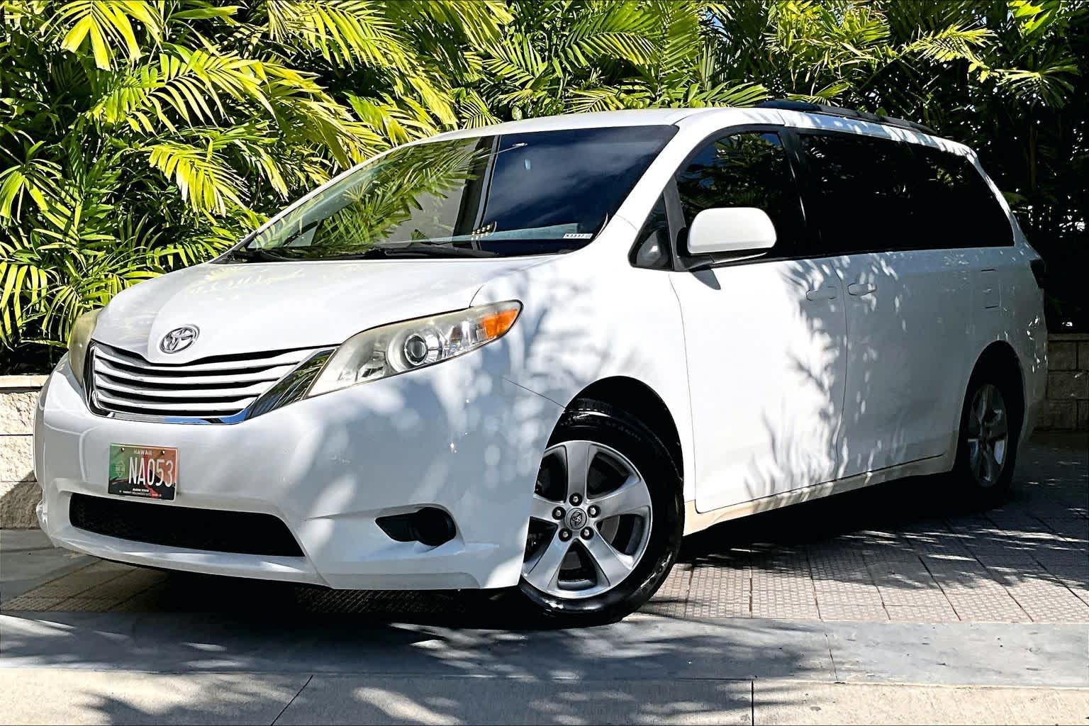 2016 Toyota Sienna SE -
                  Honolulu, HI