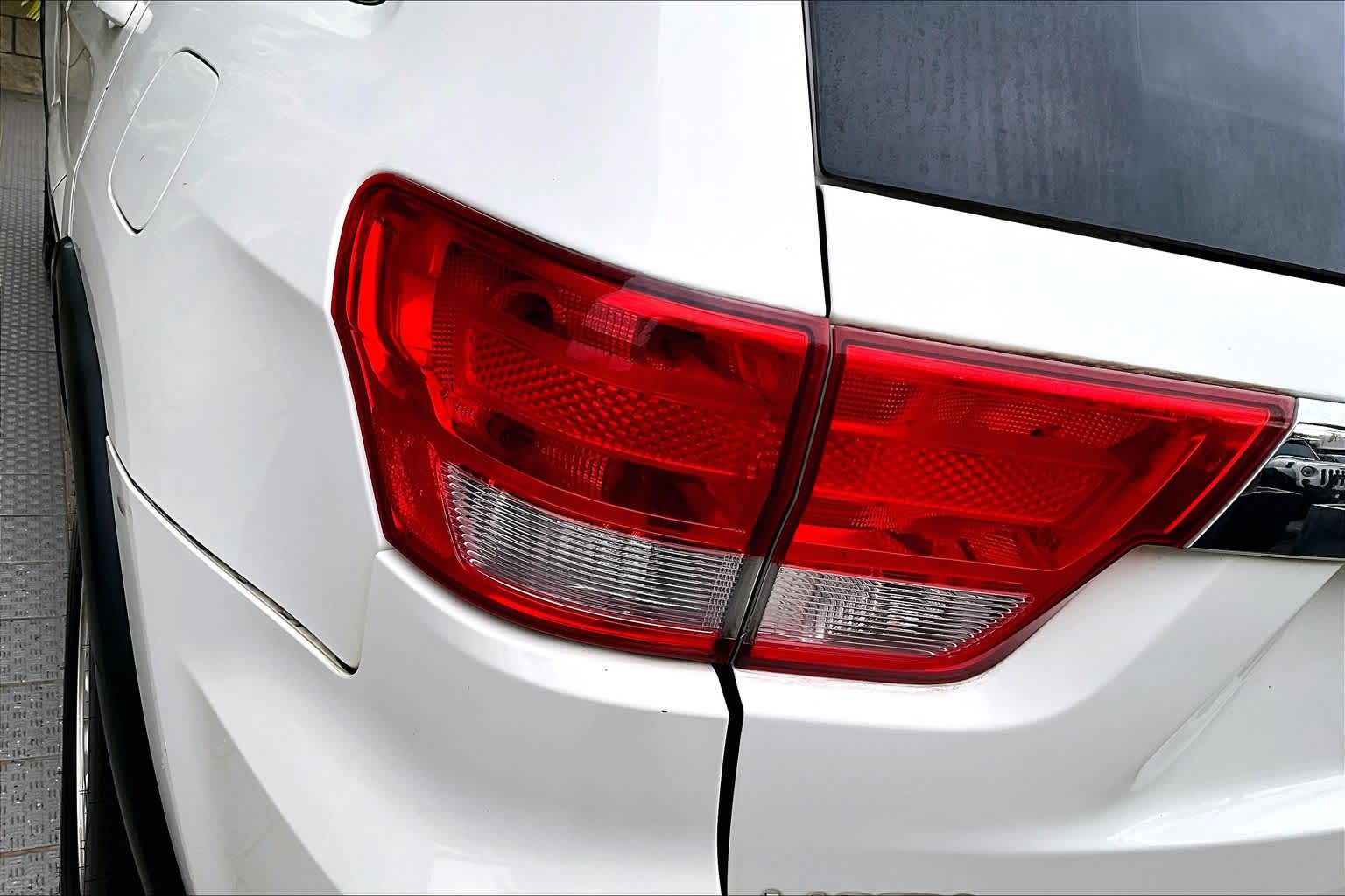 Thumbnail: 2011 Jeep Grand Cherokee - 33