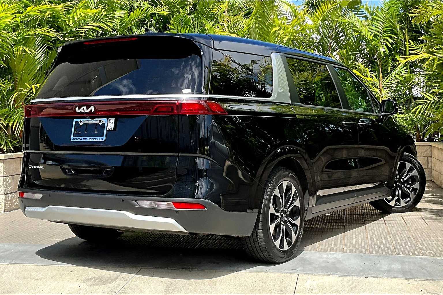 Thumbnail: 2023 Kia Carnival - 22